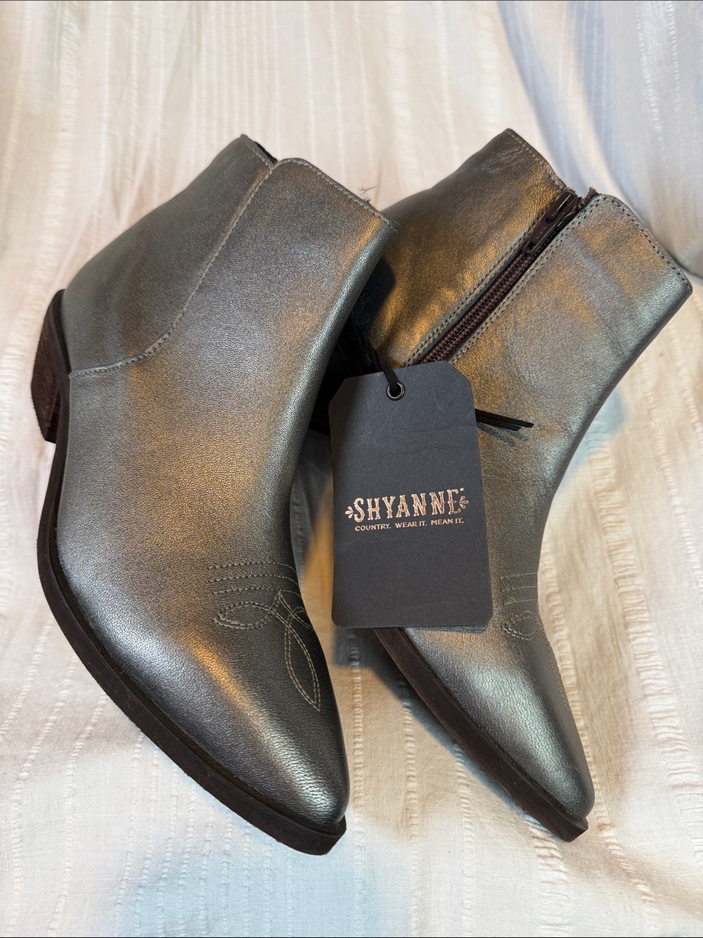 NWT Shyanne Trina Silver Pointed Toe Cowboy Ankle Booties Women’s 6.5 Cowgirl